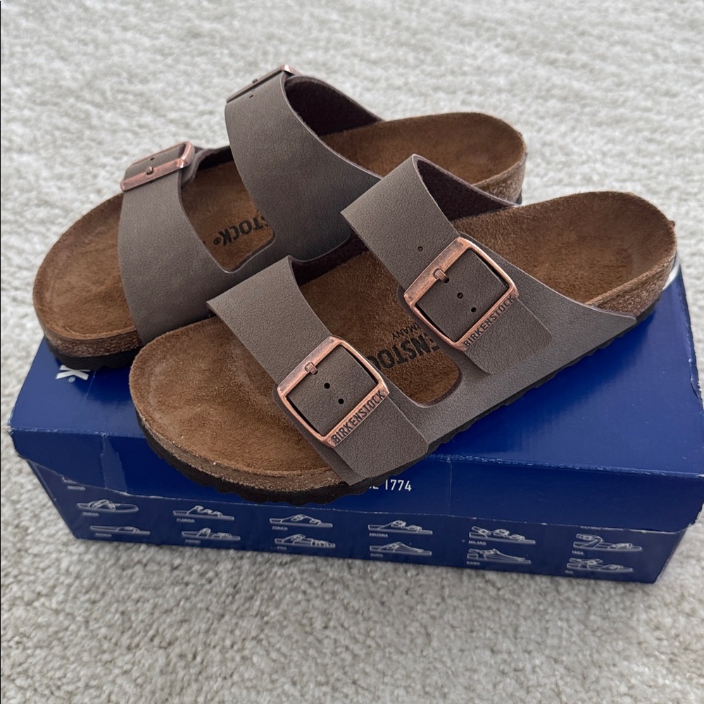 Arizona Birkenstock Women’ Sandals, Stone Color, Size: 37, US: 6-6.5, New in Box - Picture 3 of 4